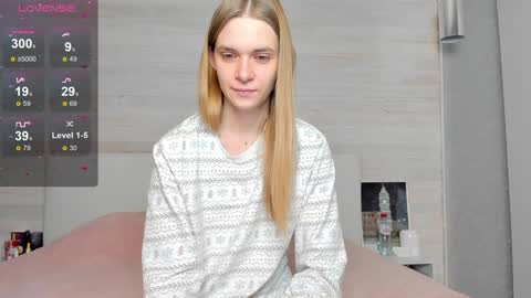 Snapshot of molly_hunt chatting on 12-10-24, 03:30 Molly Hunt online show from 12-10-24, 03:30