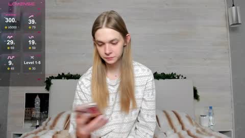 Snapshot of molly_hunt chatting on 01-06-25, 03:42 Molly Hunt online show from 01-06-25, 03:42