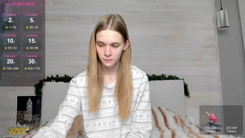 Snapshot of molly_hunt chatting on 01-10-25, 05:37 Molly Hunt online show from 01-10-25, 05:37