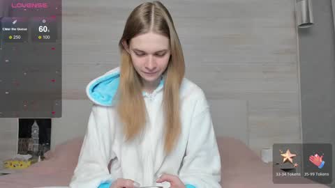 Snapshot of molly_hunt chatting on 01-15-25, 03:11 Molly Hunt online show from 01-15-25, 03:11