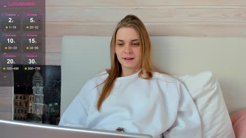 Snapshot of molly_hunt chatting on 02-05-25, 06:13 Molly Hunt online show from 02-05-25, 06:13