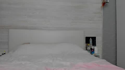 Snapshot of molly_hunt chatting on 09-25-25, 02:59 Molly Hunt online show from 09-25-25, 02:59