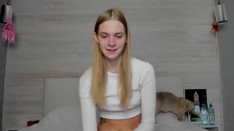 Snapshot of molly_hunt chatting on 10-20-25, 03:18 Molly Hunt online show from 10-20-25, 03:18