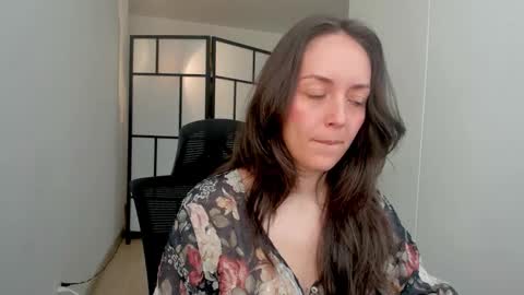   MOLLY   online show from 12-04-25, 04:05