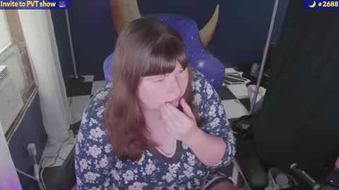 Snapshot of molly_moons chatting on 09-14-25, 08:41 molly_moons online show from 09-14-25, 08:41