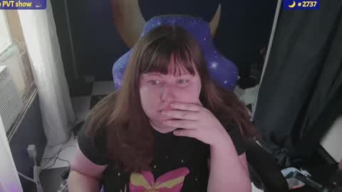 Snapshot of molly_moons chatting on 09-15-25, 06:41 molly_moons online show from 09-15-25, 06:41