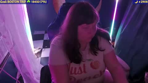 Snapshot of molly_moons chatting on 09-20-25, 03:18 molly_moons online show from 09-20-25, 03:18