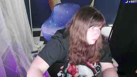 Snapshot of molly_moons chatting on 10-10-25, 12:31 molly_moons online show from 10-10-25, 12:31