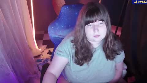Snapshot of molly_moons chatting on 10-12-25, 10:42 molly_moons online show from 10-12-25, 10:42