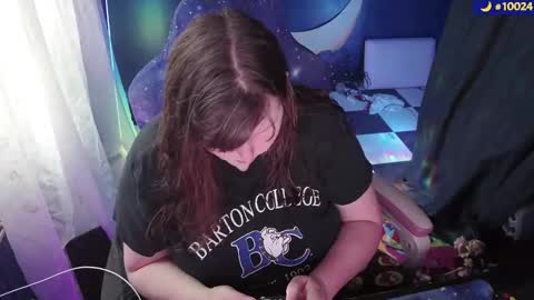 Snapshot of molly_moons chatting on 10-16-25, 05:03 molly_moons online show from 10-16-25, 05:03