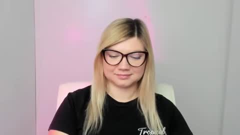 Molly online show from 09-13-25, 11:32