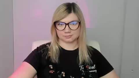 Molly online show from 10-06-25, 12:02