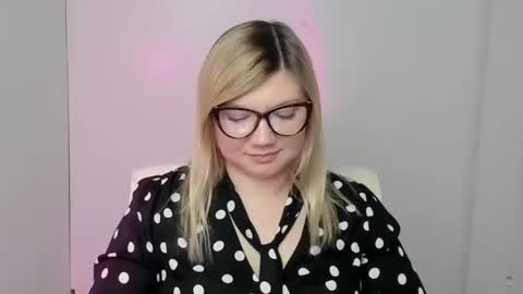 Molly online show from 10-10-25, 08:19