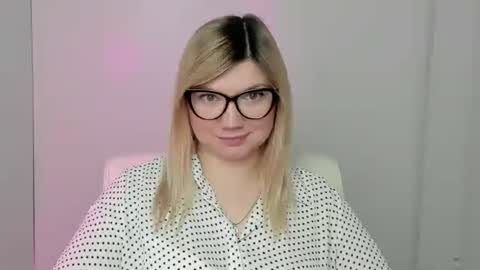 Molly online show from 10-13-25, 11:43