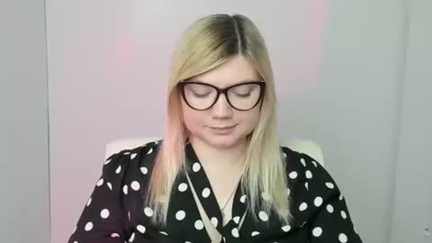 Molly online show from 10-27-25, 12:42