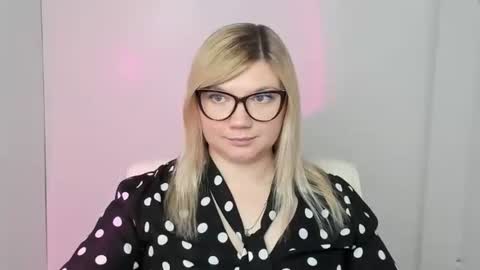 Molly online show from 10-29-25, 01:02