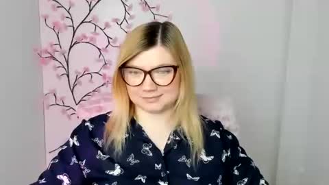 Molly online show from 04-03-26, 11:41