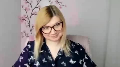 Molly online show from 04-20-26, 11:35