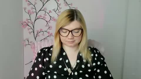 Molly online show from 05-17-26, 11:39