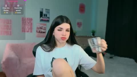 Molly online show from 07-18-26, 04:38