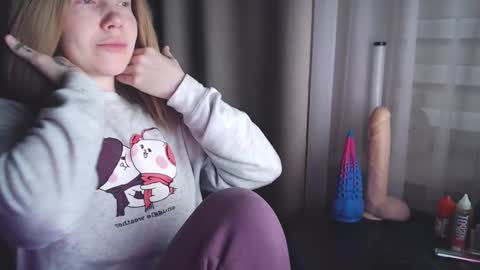 I have new photos come and see with love Molly online show from 02-24-25, 03:09