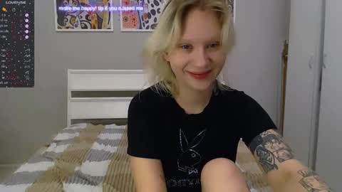 Snapshot of molly_smolly_ chatting on 02-22-25, 11:57 lo online show from 02-22-25, 11:57