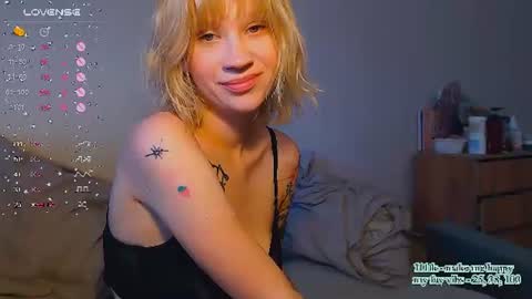 Snapshot of molly_smolly_ chatting on 07-10-26, 03:03 lo online show from 07-10-26, 03:03