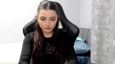 Snapshot of molly_ww chatting on 11-19-25, 08:20 Molly online show from 11-19-25, 08:20