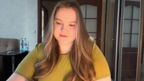 Snapshot of mollyas chatting on 06-30-26, 10:05 Alice online show from 06-30-26, 10:05