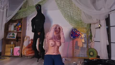 Snapshot of mollyflwers chatting on 02-25-26, 05:22 mollychan online show from 02-25-26, 05:22