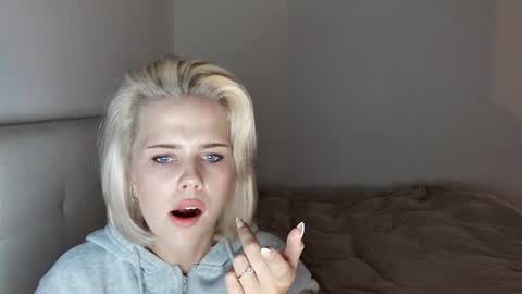 mollyforthenose online show from 08-01-26, 10:30