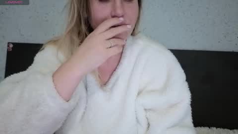 Nica    follow me   online show from 11-21-25, 02:16