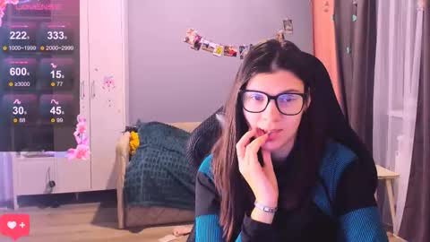 Snapshot of mollylollipop20 chatting on 12-22-25, 02:19 KIRA online show from 12-22-25, 02:19