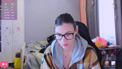 Snapshot of mollylollipop20 chatting on 02-10-26, 04:38 KIRA online show from 02-10-26, 04:38