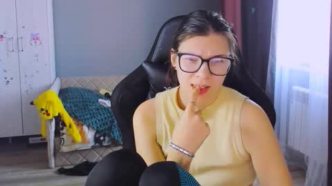 Snapshot of mollylollipop20 chatting on 02-16-26, 07:15 KIRA online show from 02-16-26, 07:15