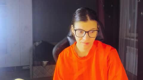 Snapshot of mollylollipop20 chatting on 02-25-26, 05:22 KIRA online show from 02-25-26, 05:22