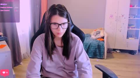 Snapshot of mollylollipop20 chatting on 03-05-26, 03:24 KIRA online show from 03-05-26, 03:24