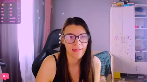 Snapshot of mollylollipop20 chatting on 03-11-26, 07:36 KIRA online show from 03-11-26, 07:36