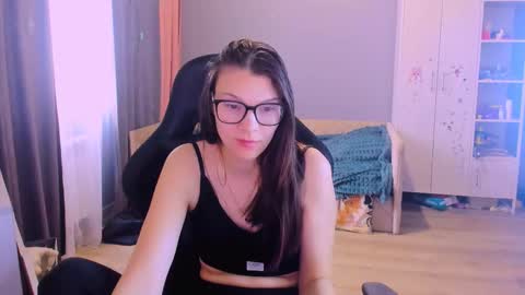Snapshot of mollylollipop20 chatting on 03-19-26, 03:10 KIRA online show from 03-19-26, 03:10