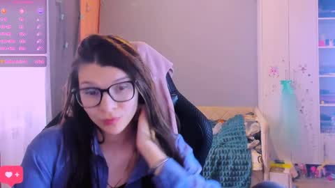 Snapshot of mollylollipop20 chatting on 03-27-26, 03:45 KIRA online show from 03-27-26, 03:45