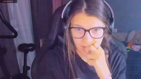 Snapshot of mollylollipop20 chatting on 03-31-26, 05:02 KIRA online show from 03-31-26, 05:02