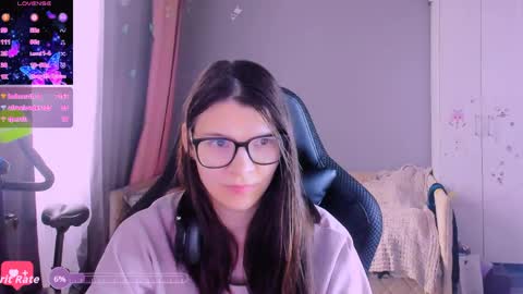 Snapshot of mollylollipop20 chatting on 04-08-26, 06:02 KIRA online show from 04-08-26, 06:02