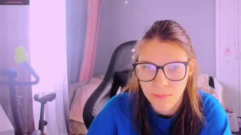 Snapshot of mollylollipop20 chatting on 04-11-26, 05:12 KIRA online show from 04-11-26, 05:12