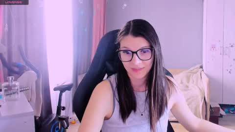 Snapshot of mollylollipop20 chatting on 04-20-26, 05:54 KIRA online show from 04-20-26, 05:54