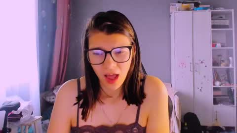 Snapshot of mollylollipop20 chatting on 05-29-26, 05:27 KIRA online show from 05-29-26, 05:27