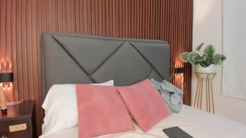 mollylove_ online show from 04-14-26, 07:09