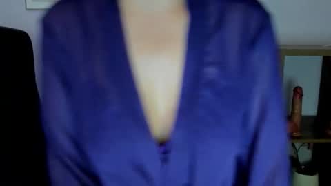 Snapshot of mollymoon40 chatting on 11-27-25, 04:20 Molly online show from 11-27-25, 04:20