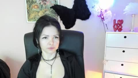 Snapshot of mollymoon40 chatting on 02-25-26, 07:51 Molly online show from 02-25-26, 07:51