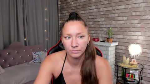 hi im Molly heregreat boobs big heart  warm pussy  online show from 07-12-26, 12:56