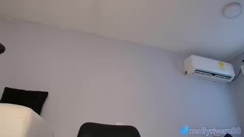 Molly  online show from 09-08-25, 09:47